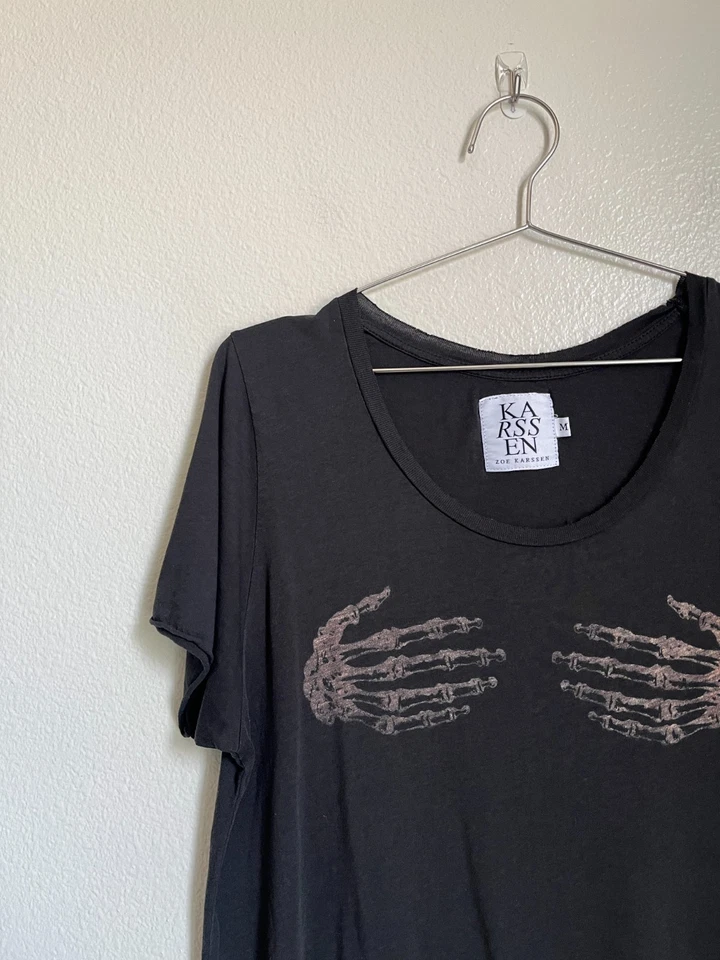 Zoe Karssen Dead Hands Hi-Low Graphic Tee in Black Size MEDIUM - Image 2 of 4