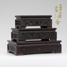 Florero de madera negra rectangular tallada en flor bonsai con pedestal y estatua artística