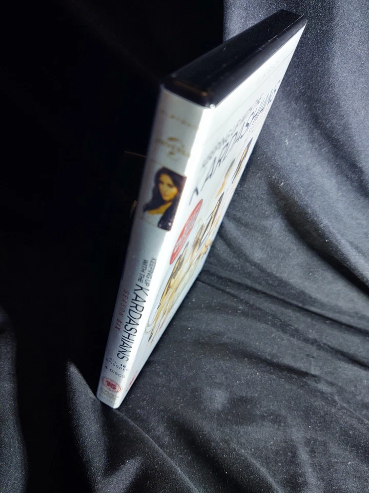 Keeping Up With The Kardashians Season 6 PAL FORMAT (DVD) (Regions 2&4) - DVD - Image 4 of 4