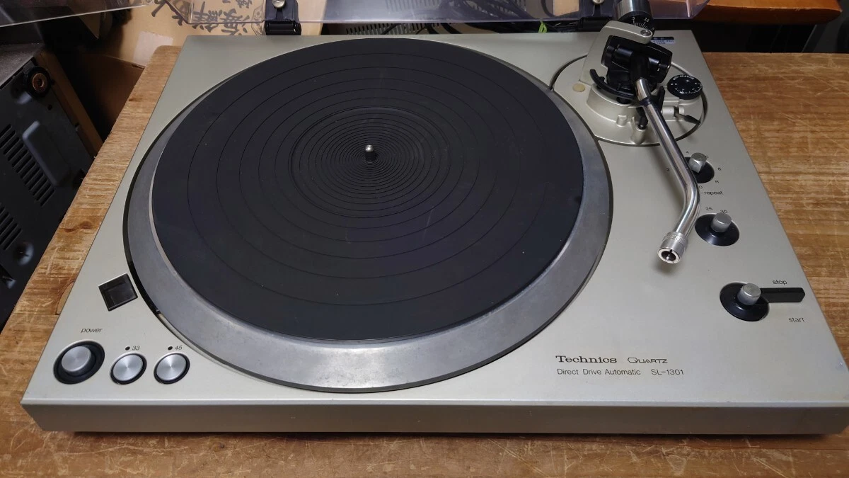 Vintage Technics SL-1301 Quartz-Locked Direct-Drive Automatic 