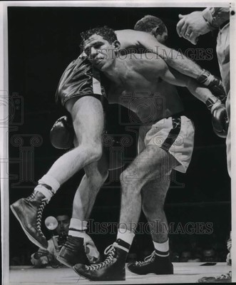 1958 Press Photo Boxers Paolo Rosi & Johnny Russo During Bout at Madison Square
