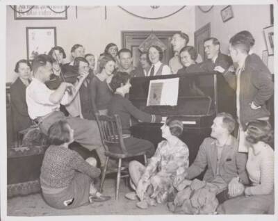 Hikers Christmas Dinner Forty hikers met 'Youths Hostel' Buck- 1932 Old Photo