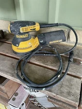 Dewalt DWE6423 5 inch Variable Speed Random Orbit Sander