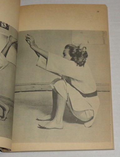 Rare Honor Blackman "Defensa Personal Femenina" Spanish First Ed. Ltd. Buch 1974 - Bild 12 von 24