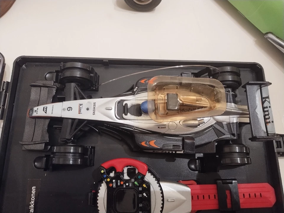 McLaren Kimi Raikkonen #6 RC F1 Racing Car 1:24 Scale - Image 4 of 4