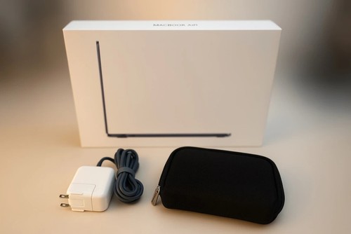 2025 Apple MacBook Air 13" M4 chip 16GB RAM 256GB SSD Midnight