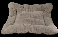 NWOT SUPER SOFT PLUSH PADDED DOG/CAT BED with GRAY FUR - 23.5" x 18" x 2.5"