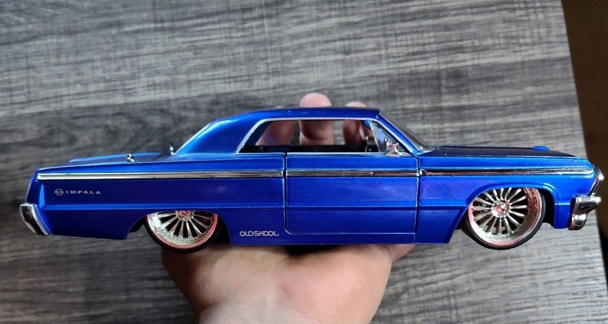 Jada Toys Dub City Old Skool 1964 Chevy Impala Blue 1:24