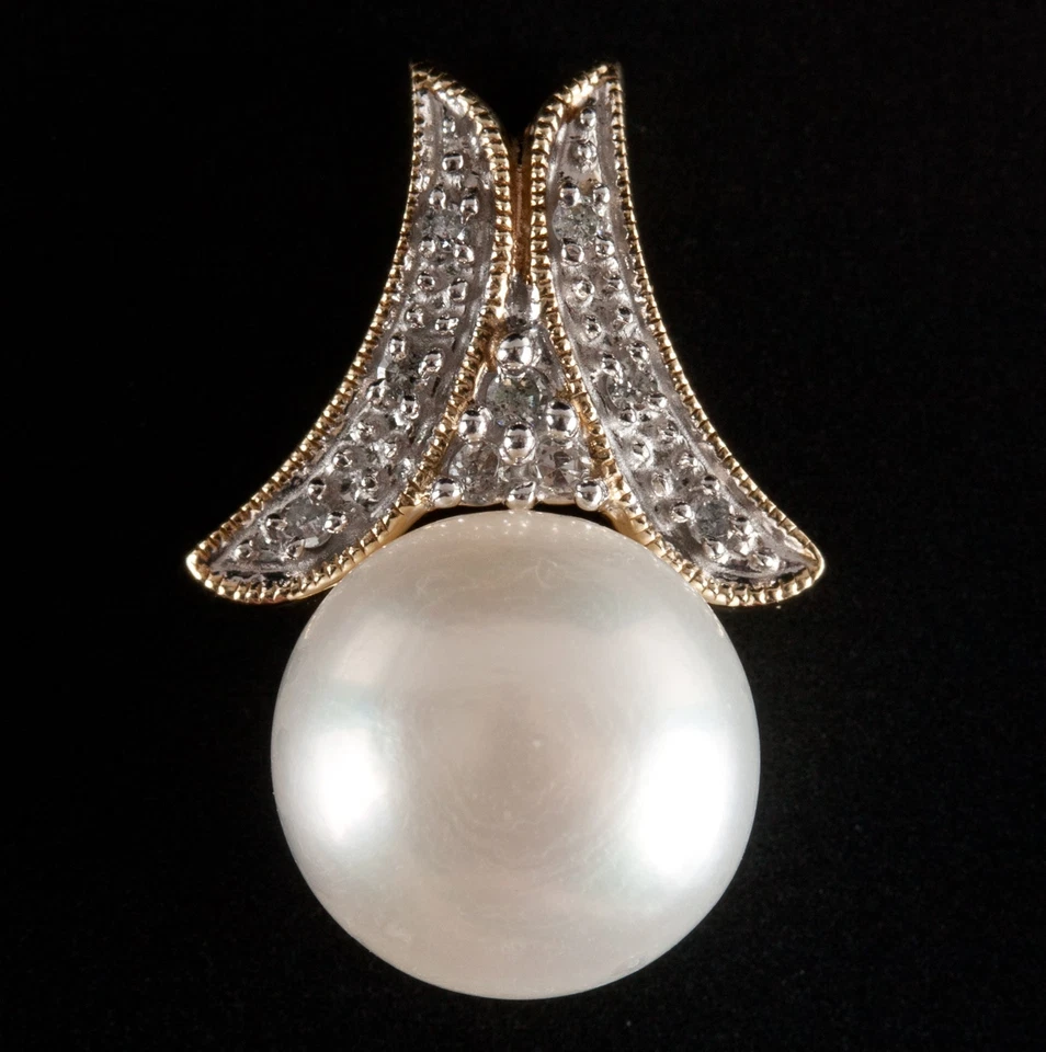 Juego de aretes colgantes de diamantes y perlas cultivadas con botones de oro amarillo de 10k .14ctw 6,65 g Foto 3 de 4