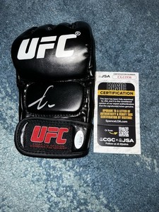 Gant De Boxe Noir UFC Signé Par Conor McGregor – Avec Authentification