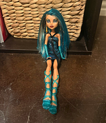 Monster High Boo York Nefera de Nile 11'' Doll Turquoise Hair Articulated Dress