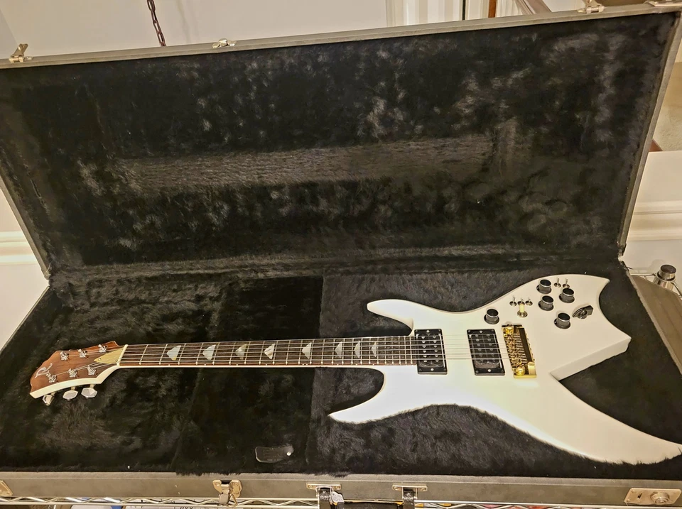 B.C Rich Bich USA Vintage guitar 1984 Dimarzio Glitter Rock White Player's Dream - Image 4 of 4