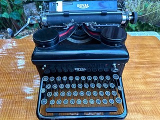 1937 Royal KHM Typewriter Taylor Swift Fortnight Music Video w/ Post Malone 👀