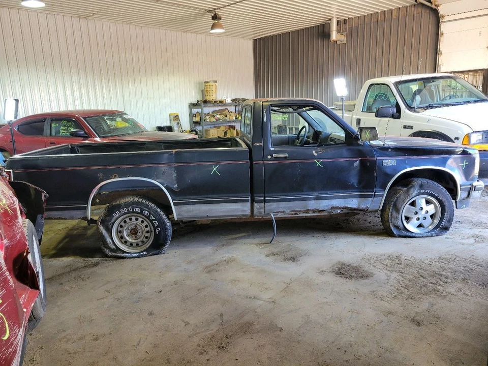 Tacos de brazo basculante prensados Tbi para culata para 85-92 SAFARI (GMC) 2073386 Foto 4 de 4