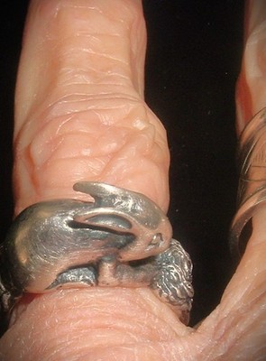 RARE FIND, VINTAGE '' JAMES YESBERGER '' RABBIT RING, EARS DOWN, STERLING SILVER 7