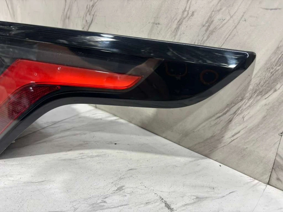 2018 2021 LAND ROVER RANGE ROVER SPORT OUTER TAILLIGHT OEM RH PASSENGER SIDE LED - Image 4 of 4