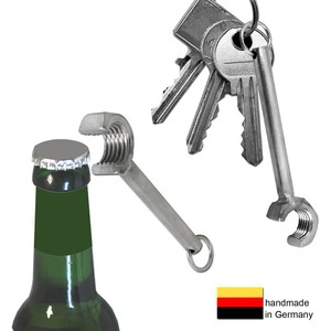 10 Stück Fußball-Flaschenöffner Schlüsselanhänger – Aus Metall, Schwarz-weiß-silber