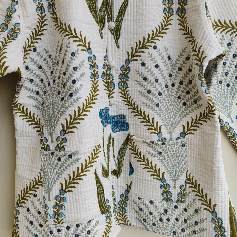 Chaqueta acolchada de algodón bohemio blanco floral hecha a mano, chaleco para mujer Foto 4 de 4