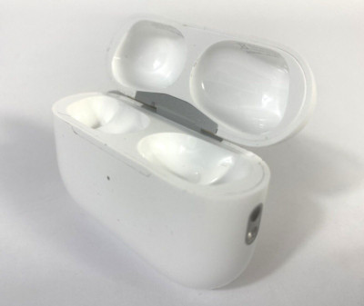 Original Apple AirPods Pro 2. Gen A2968 NUR Ladecase USB-C Case v. Händler