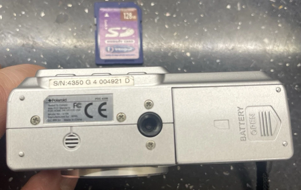 Vintage Polaroid Digital Camera PDC 4350 4.2MP & case Silver Tested in VGC + SD  - Image 3 of 4