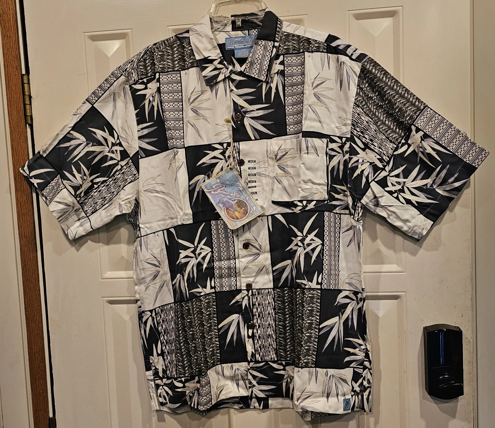 Bermuda Bay Hawaiian Shirt Men's Medium NWT