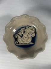 Salmon Falls Pottery Trinket Dish Santa’s Sleigh Fused Crackle Glass 4 ¾”. 2015