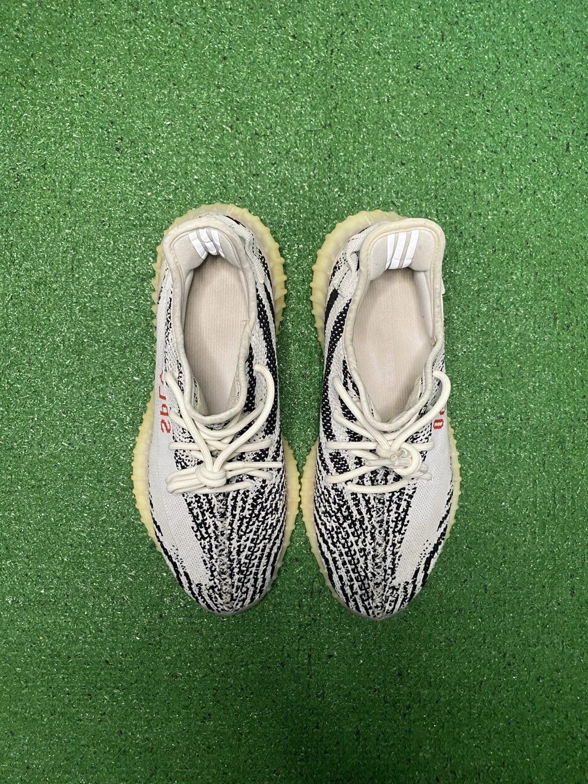 Taglia 8 5 Adidas Yeezy Boost 350 V2 Low Zebra in buone condizioni senza scatola scarpe.