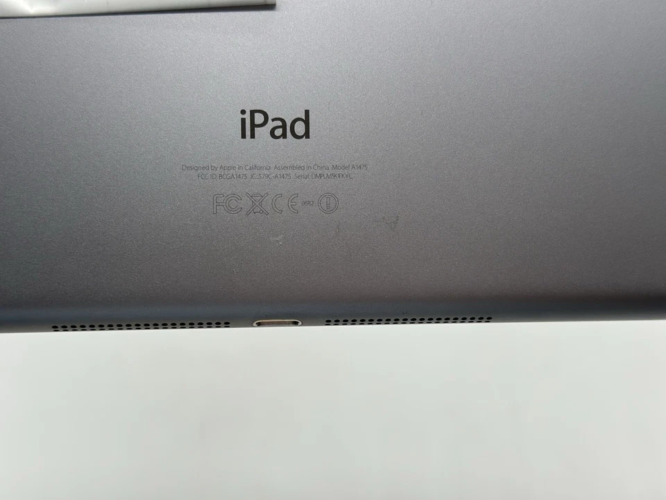 Apple iPad Air (1.ª generación) A1475 128 GB, 9,7 pulgadas - Gris espacial Foto 3 de 4