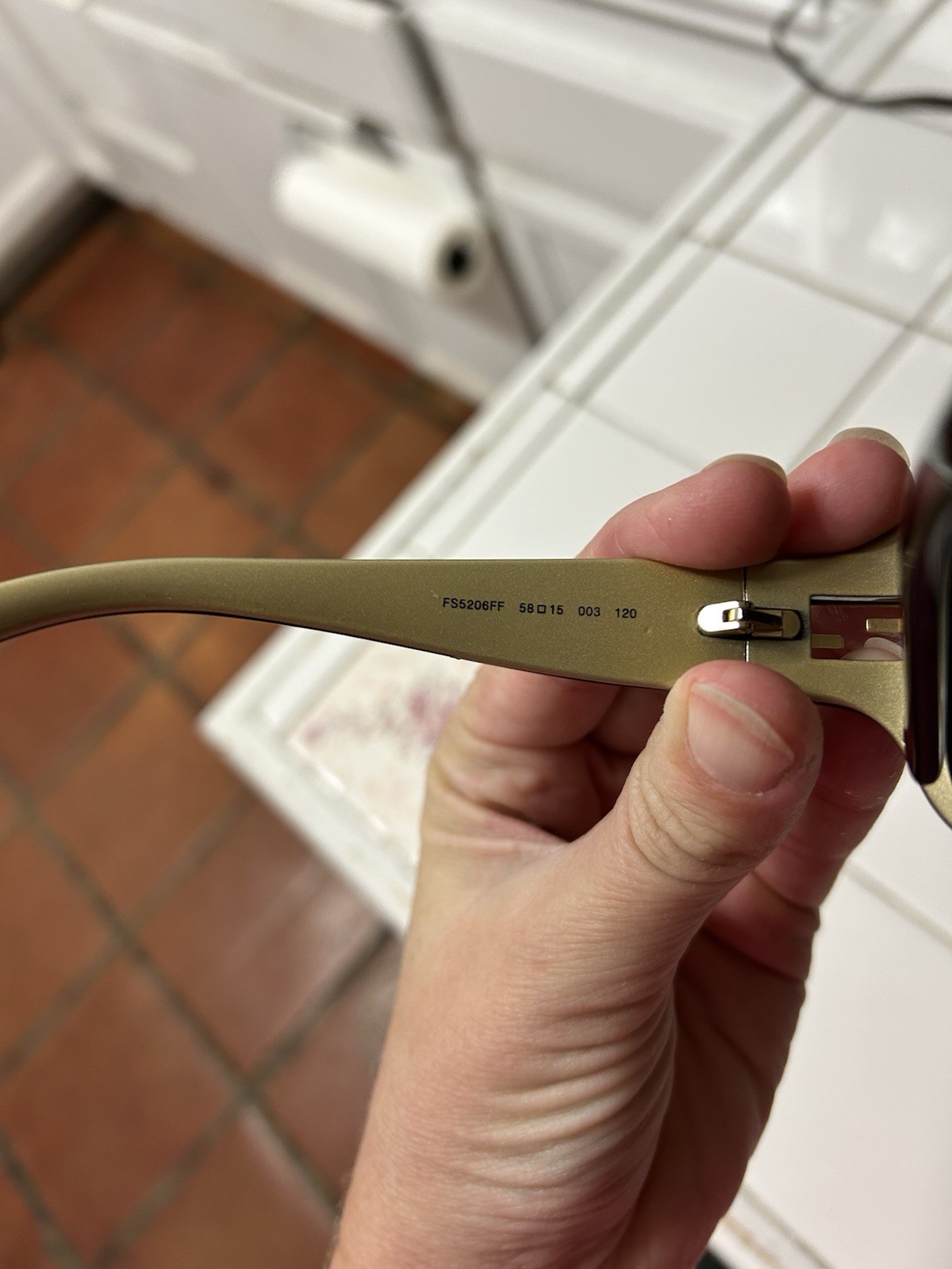 Fendi FS5206FF women's rectangular sunglasses in … - image 6