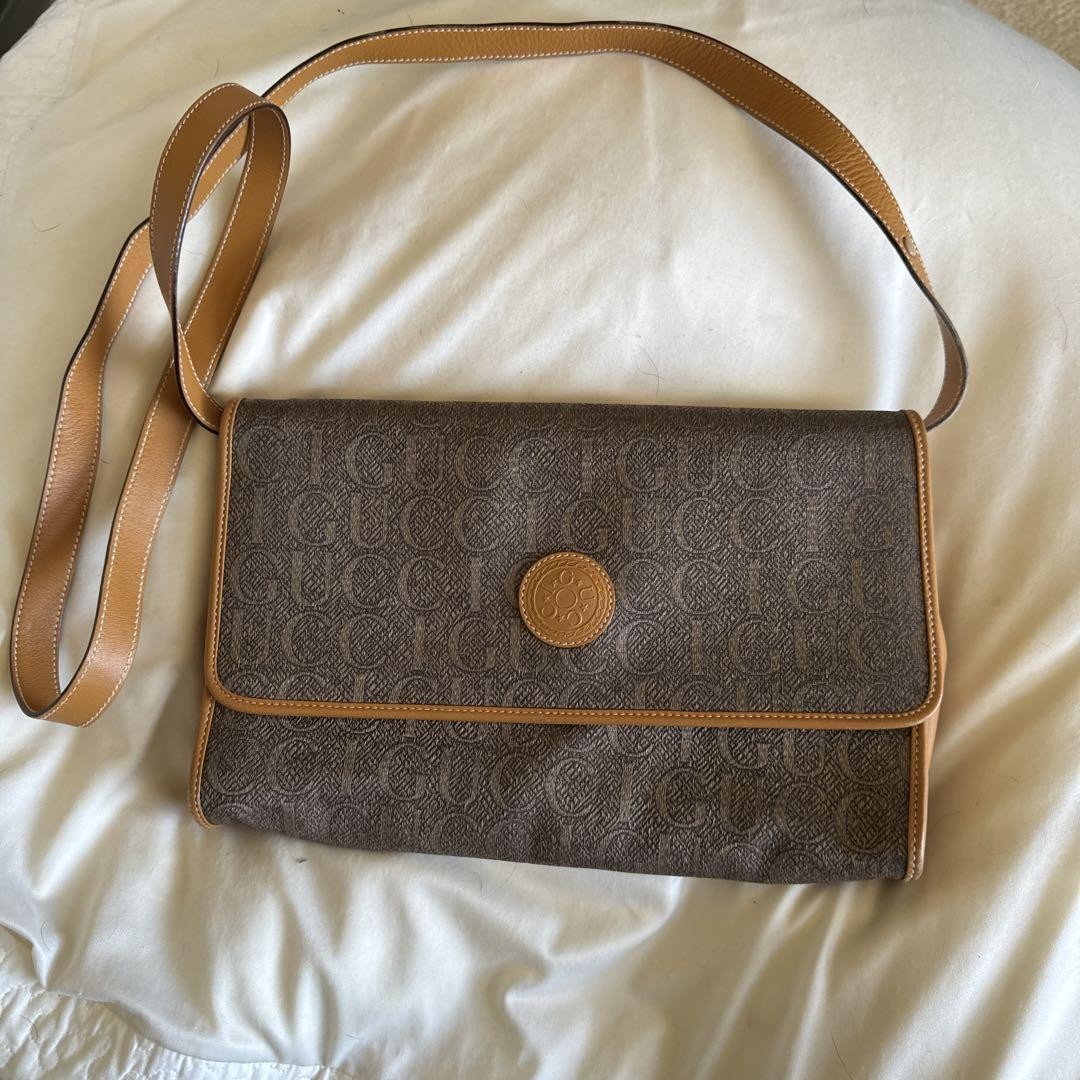 Gucci Logo Shoulder Bag m4_0808