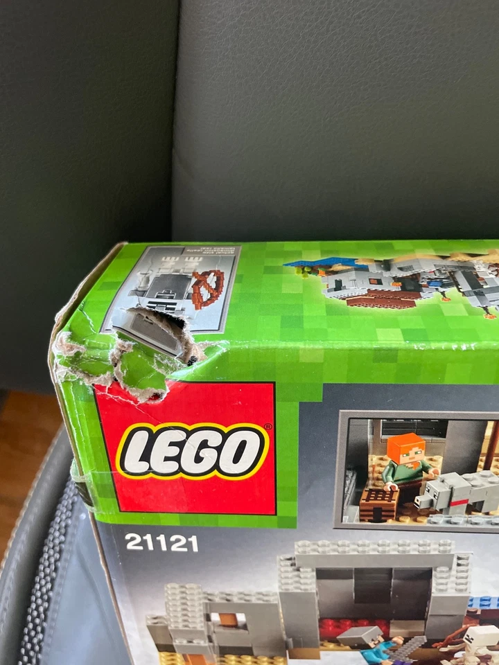 LEGO Minecraft: The Desert Outpost (21121) - New in Sealed Box - Image 3 of 4