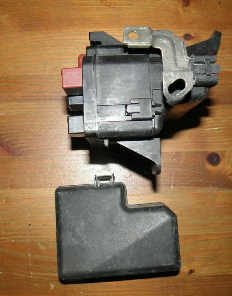 Lexus GS300 GS400 GS430 1998-2005 Fuse and Relay box OEM - Image 4 of 4