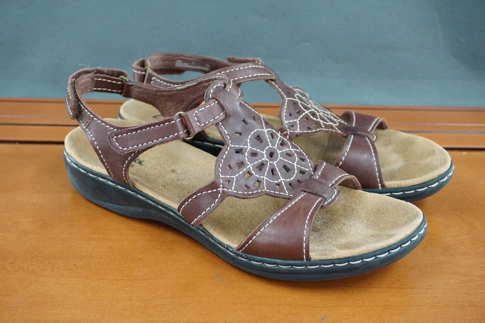 Sandálias sapatos Clarks Bendables femininas 9 couro marrom alça de tornozelo conforto - Imagem 3 de 4