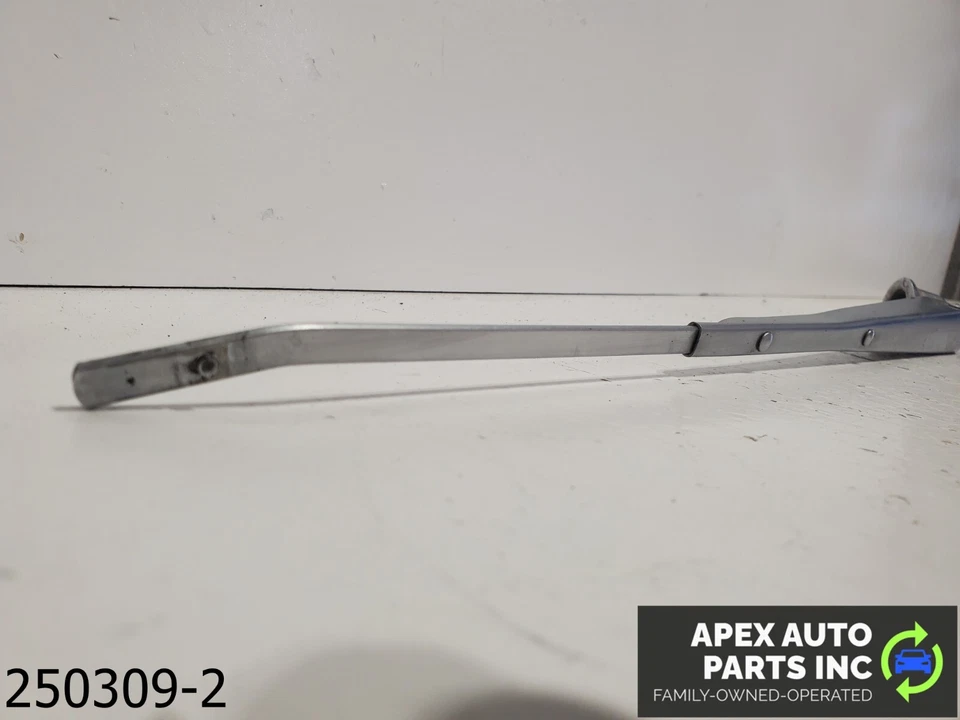 Brazo y hoja limpiaparabrisas delantero izquierdo Ford Fairlane 1967 3,3 L fabricante de equipos originales Foto 3 de 4