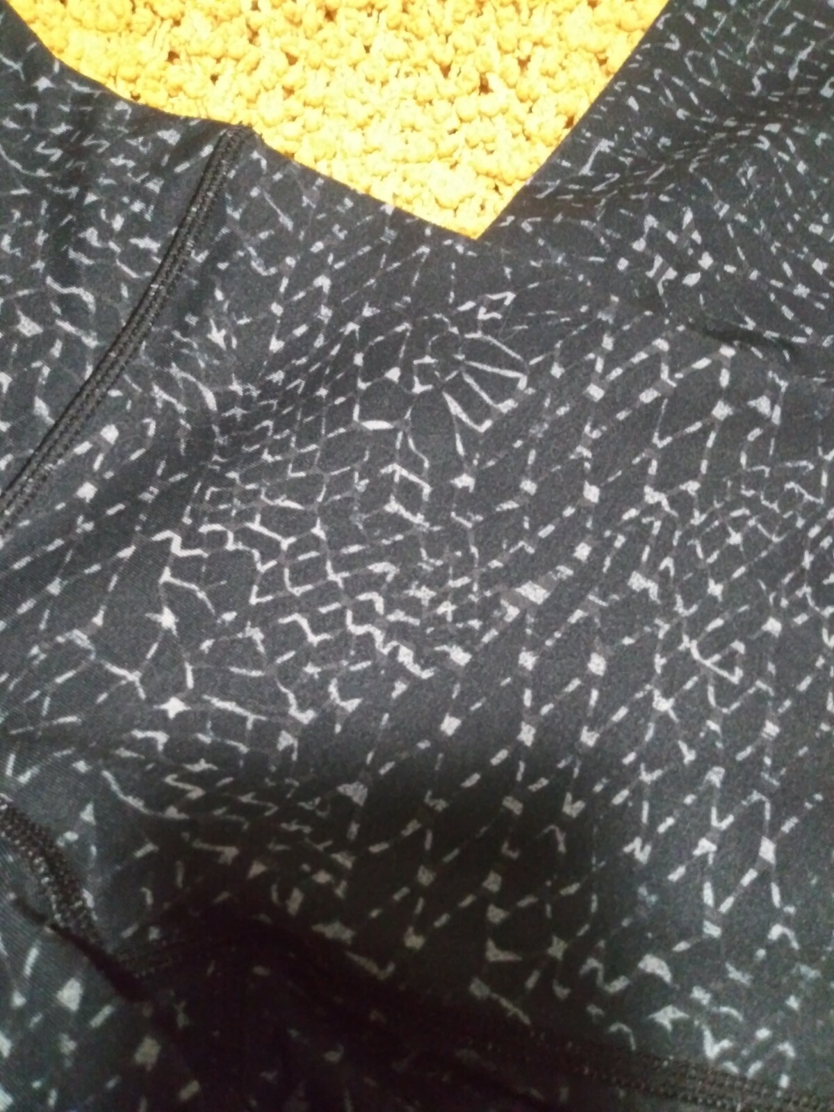 Lululemon constellation crop Patterned triangle g… - image 3