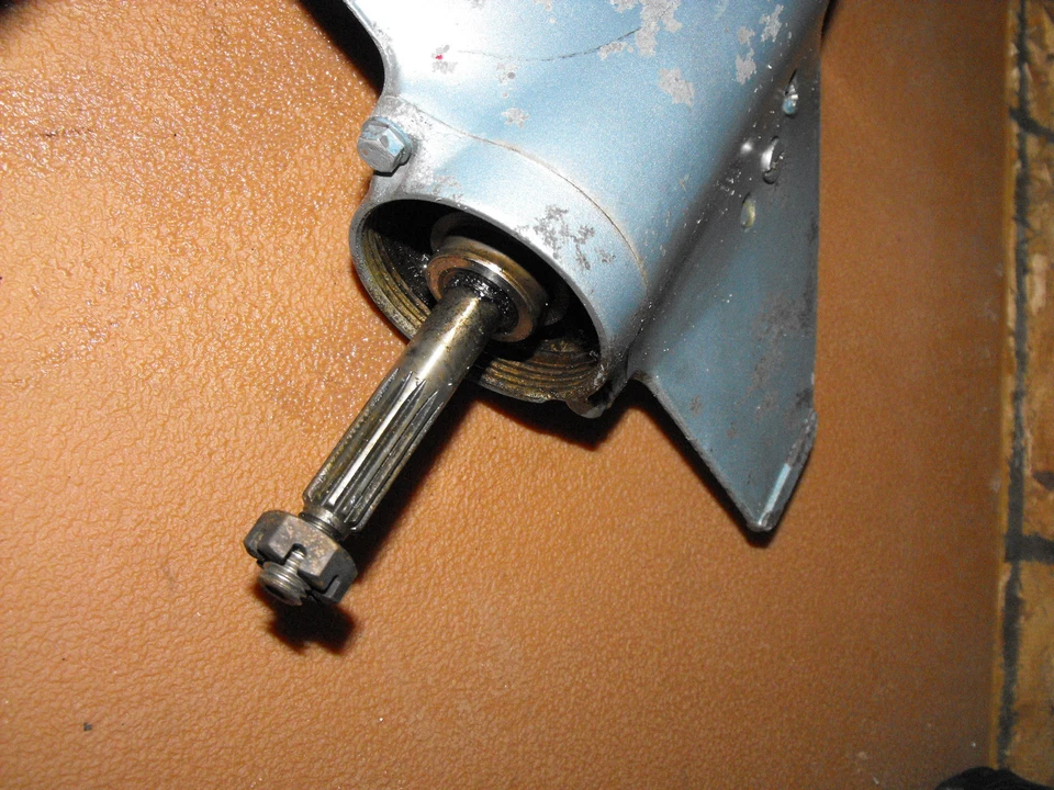 DM3C8926 1979 Evinrude 9.9 HP 10955B Long 20" Lower Unit PN 0388001 Fits 79-94 - Image 2 of 4