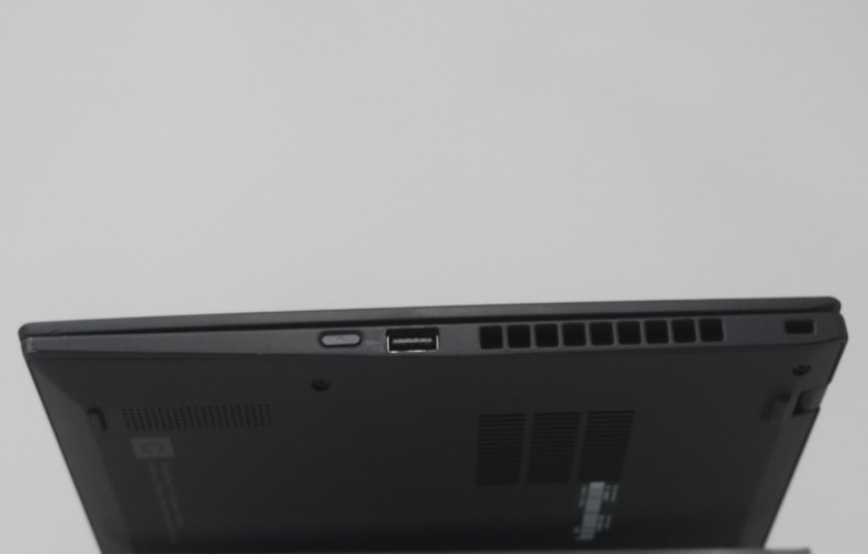 Lenovo ThinkPad Carbon X1 G8, 14-Inch Laptop, with Intel Core i7-10510U, Windows 11 Pro