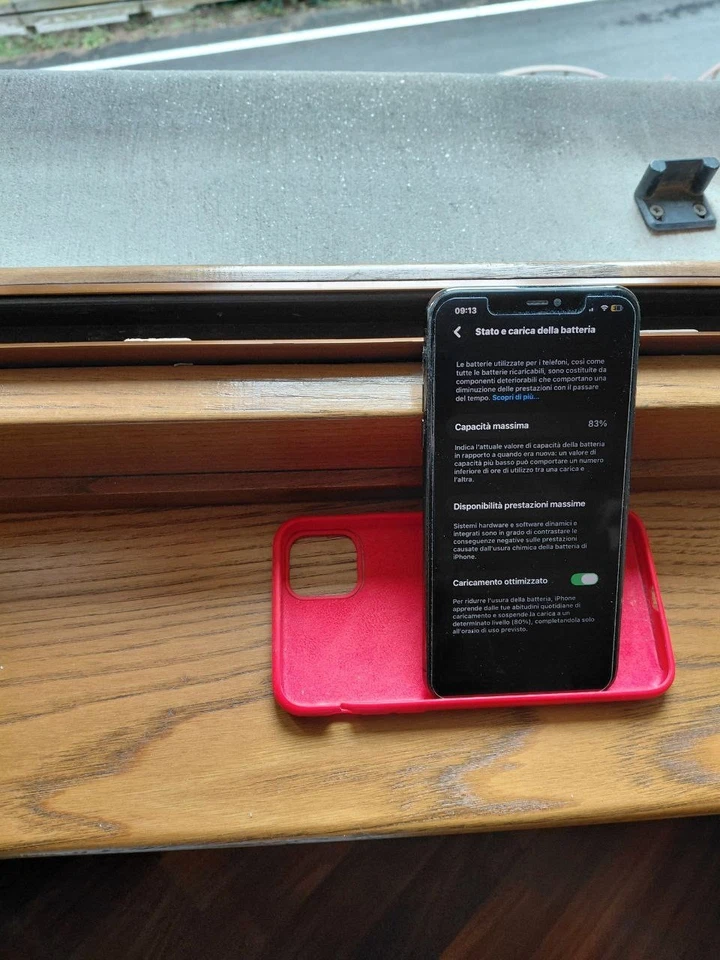 Apple iPhone 11 Pro Max - 256GB - Grigio siderale (Senza operatore) A2218 (CDMA - Immagine 3 di 4