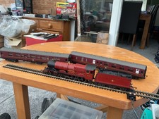 HORNBY HARRY POTTER HOGWARTS EXPRESS TRAIN & COACHES EXCELLENT CONDITION JOB LOT