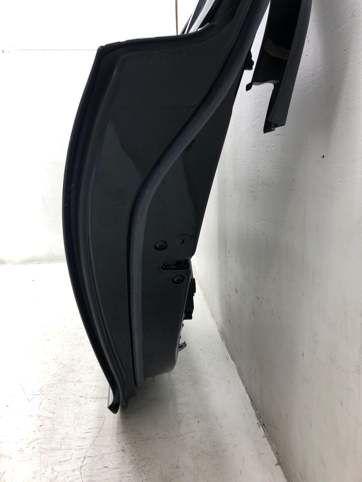 2013 - 2019 BENTLEY FLYING SPUR LEFT REAR DOOR SHELL W/SUNSHADE ONYX METALLIC