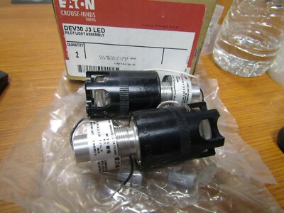 2) NEW EATON CROUSE HINDS DEV30J3 LED EXPLOSION PROOF PILOT LIGHT GREEN LOT OF 2