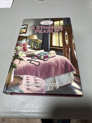 Whistle Stop Cafe Mysteries 11 A String of Pearls by Jenelle Hovde (2024)