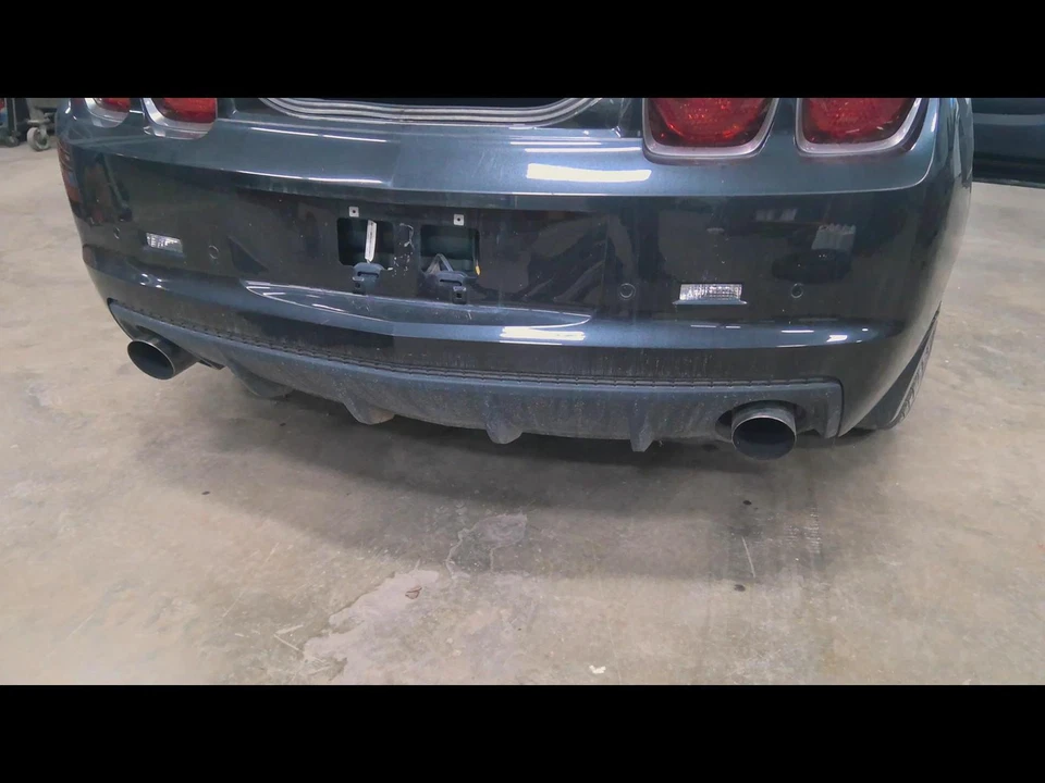 Used Rear Bumper Assembly Rear fits: 2012 Chevrolet Camaro w/rear park assist op Foto 4 de 4