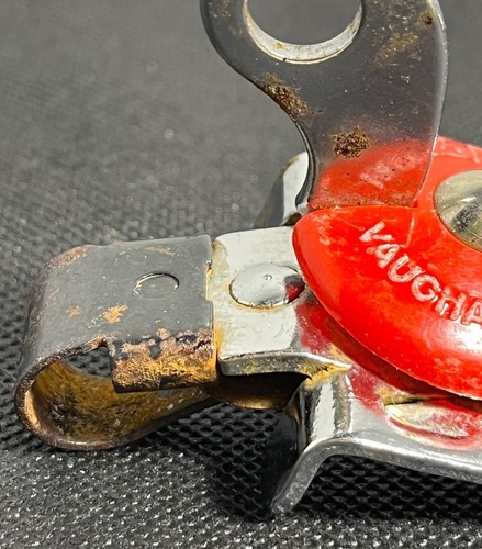 Abridor de latas Vaughan Flexroll vintage agarre rojo 1959 - Imagen 2 de 7