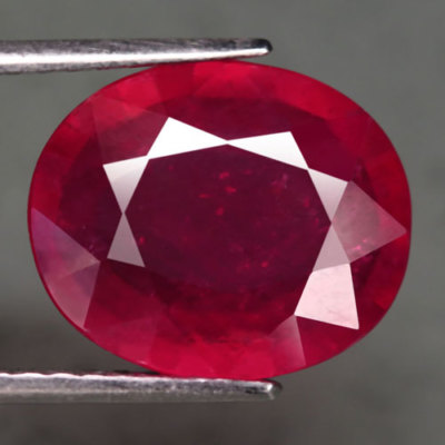 AAA NATÜRLICHER RUBIN - NATURAL RUBY CT 8.08 VSI TOP RED COLOR OVAL CUT MADAGASKAR