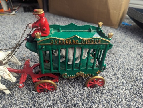 Vintage GREEN Overland Circus Wagon, Horses, Riders, And Polar Bear Cast Iron - Picture 3 of 15