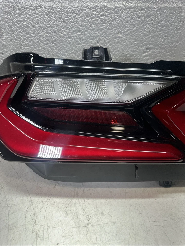 Luz trasera izquierda izquierda para conductor Chevrolet Corvette 2020-2025 OEM LED lámpara de freno Foto 4 de 4