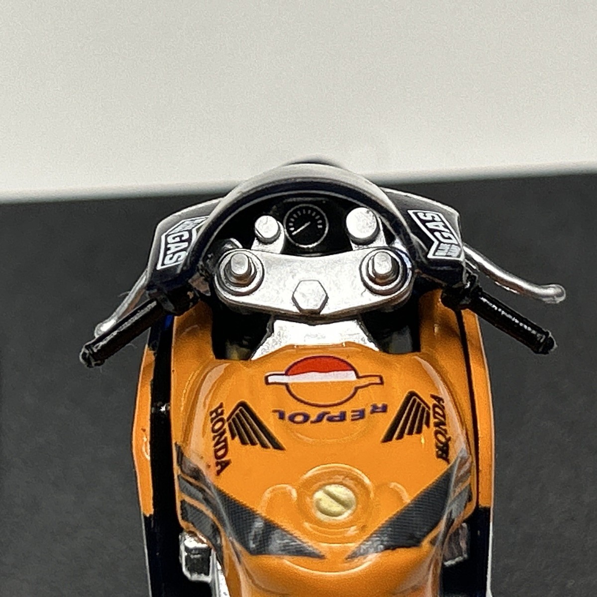 IXO Honda RC211V #46 Valentino Rossi 2002 World Champion 1:24