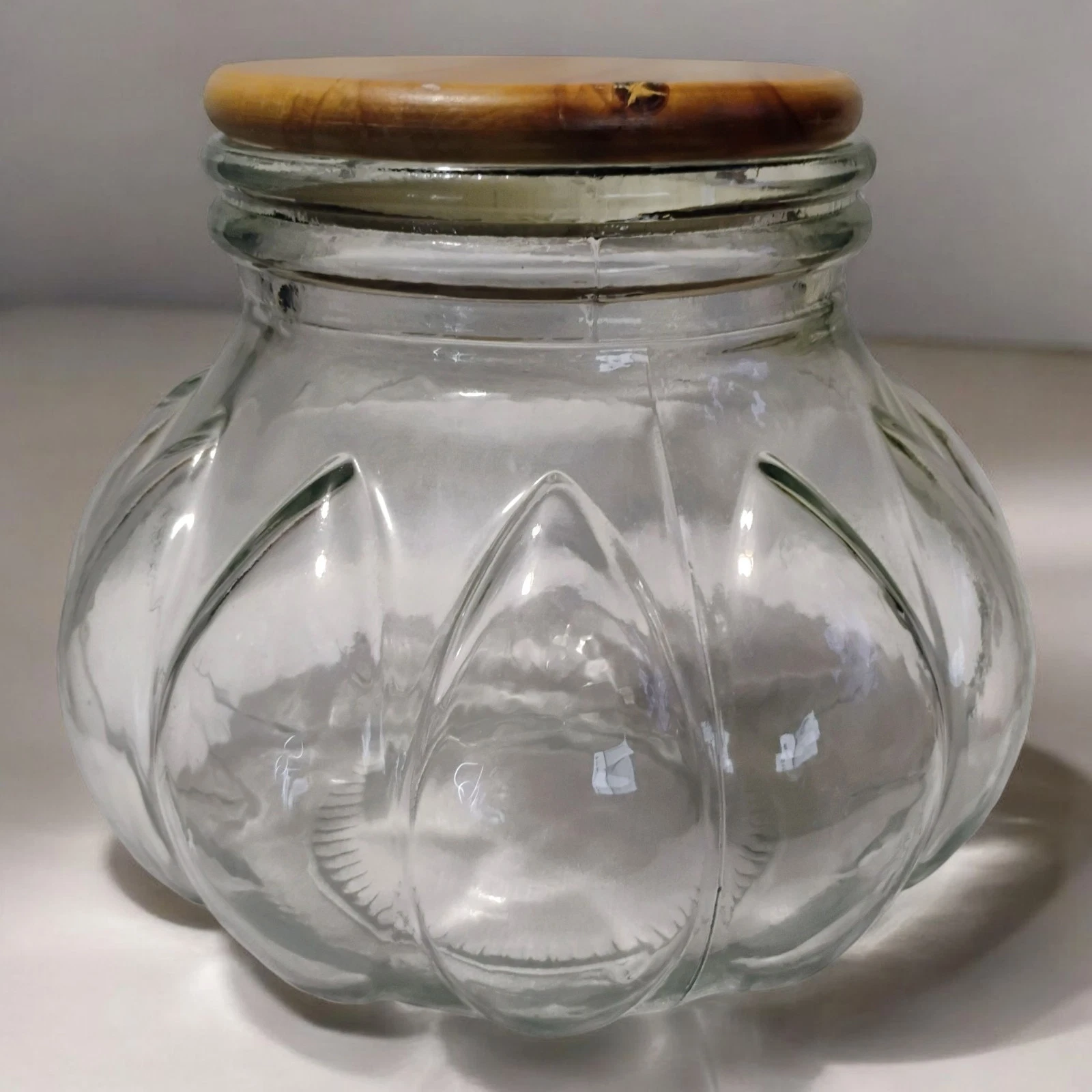 Vintage PUMPKIN/POTBELLY Clear Glass Apothecary Jar w/ Wood Lid 7.5" Canister
Opens in a new window 