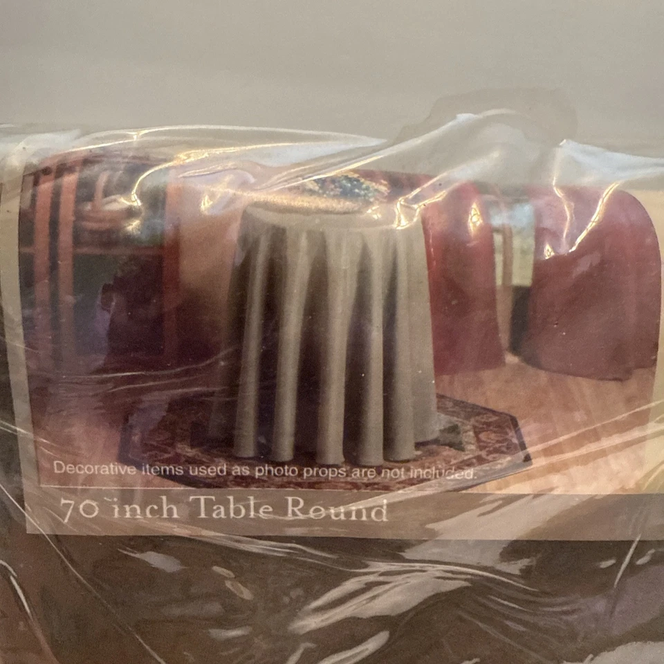 Mesa redonda Home Trends 70" en gamuza sintética salvia Foto 3 de 4